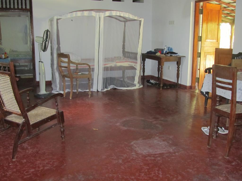 Peacock Land Hotel Tangalle Room photo